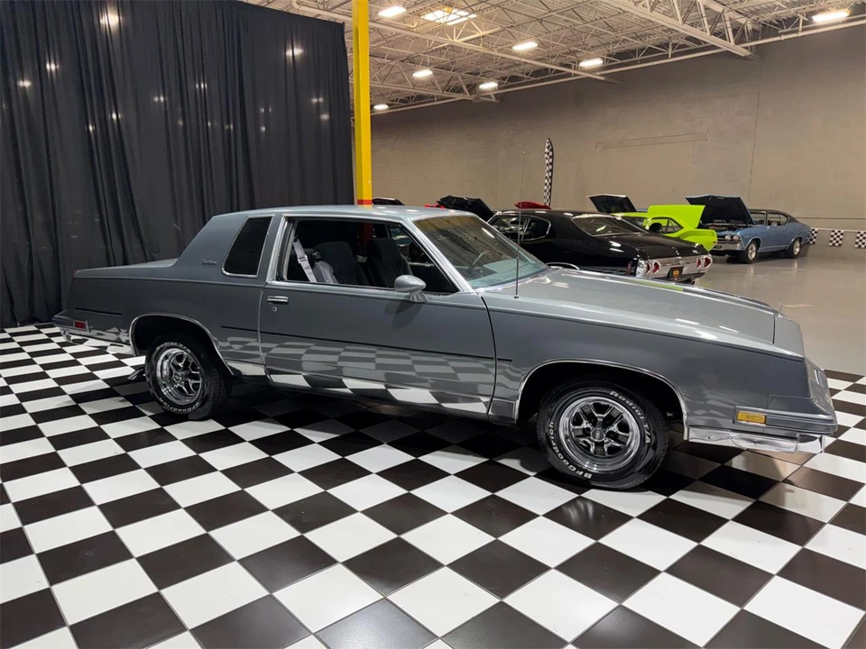 1986 Oldsmobile Cutlass Supreme - Image 13 of 31
