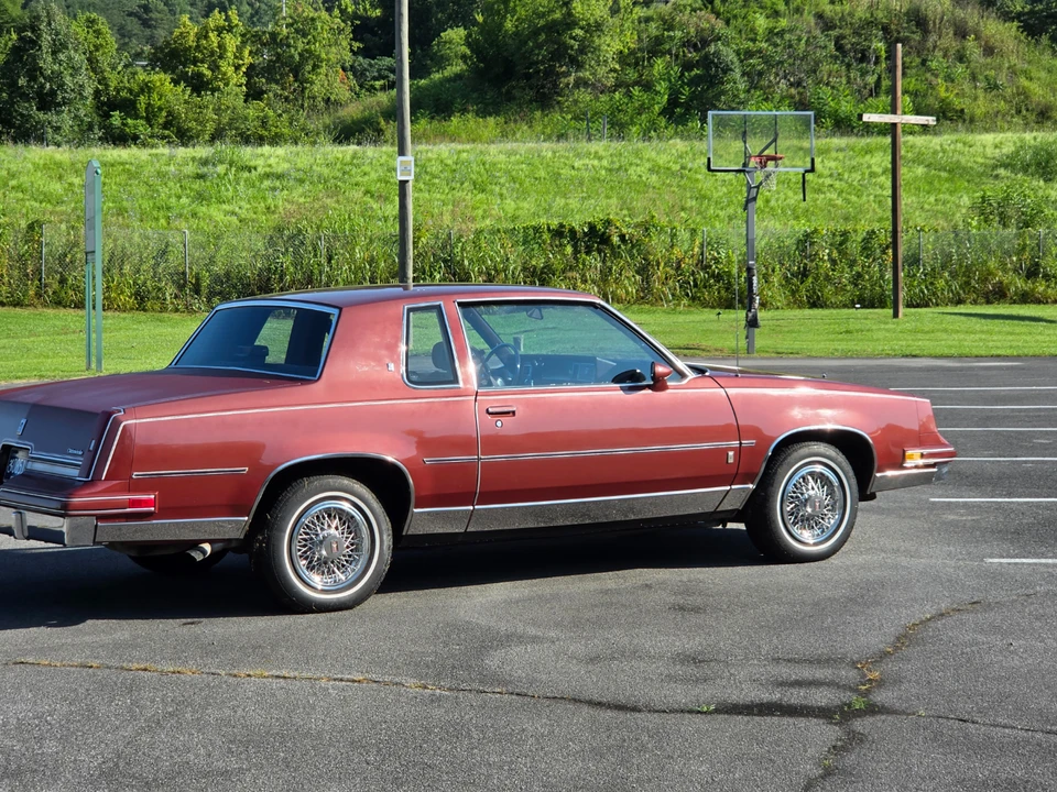 1986 Oldsmobile Cutlass Supreme - Image 17 of 31