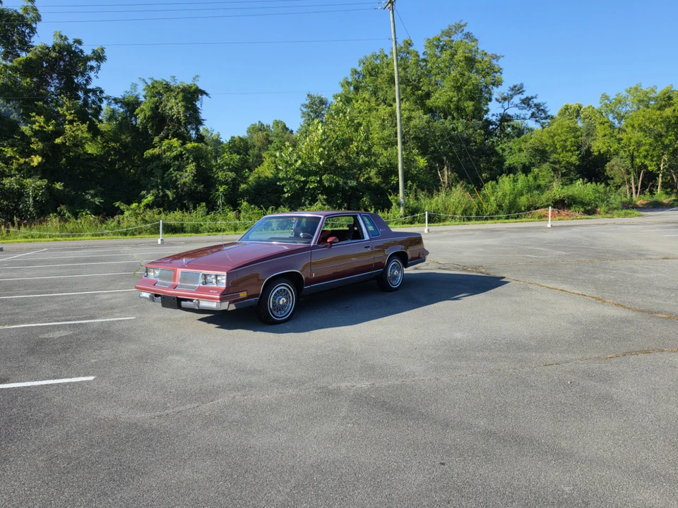 1986 Oldsmobile Cutlass Supreme - Image 2 of 31
