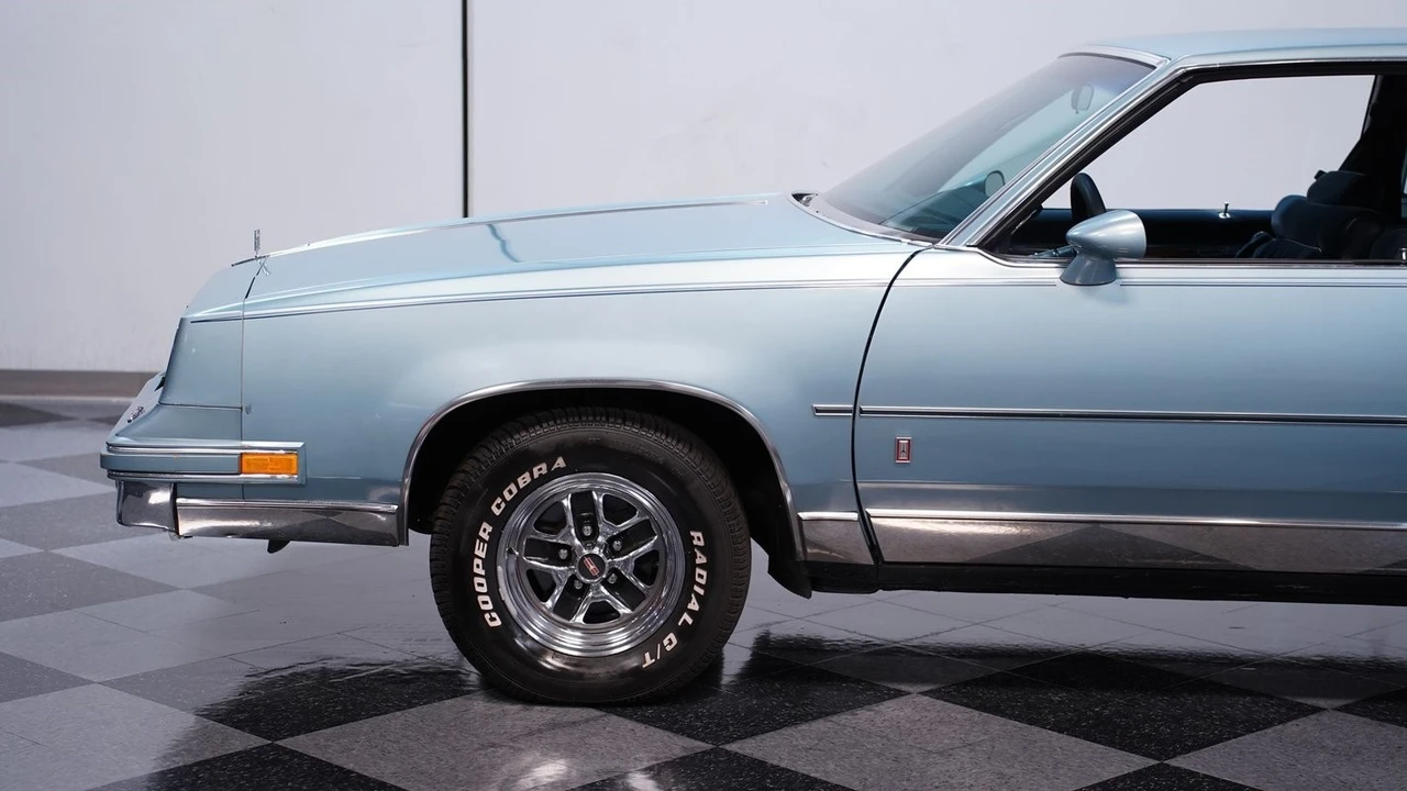 1986 Oldsmobile Cutlass Supreme - Image 20 of 21