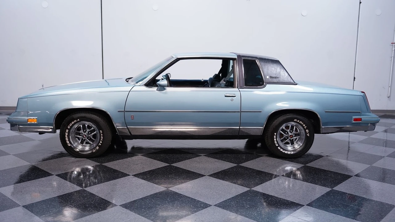 1986 Oldsmobile Cutlass Supreme - Image 2 of 12