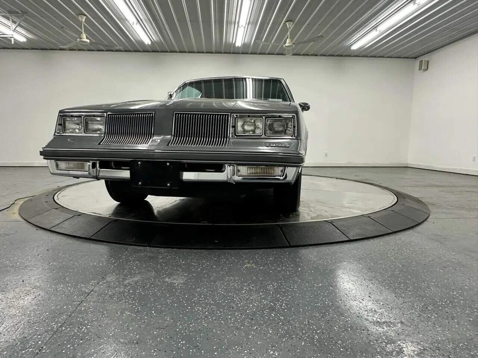 1986 Oldsmobile Cutlass Supreme - Image 2 of 31