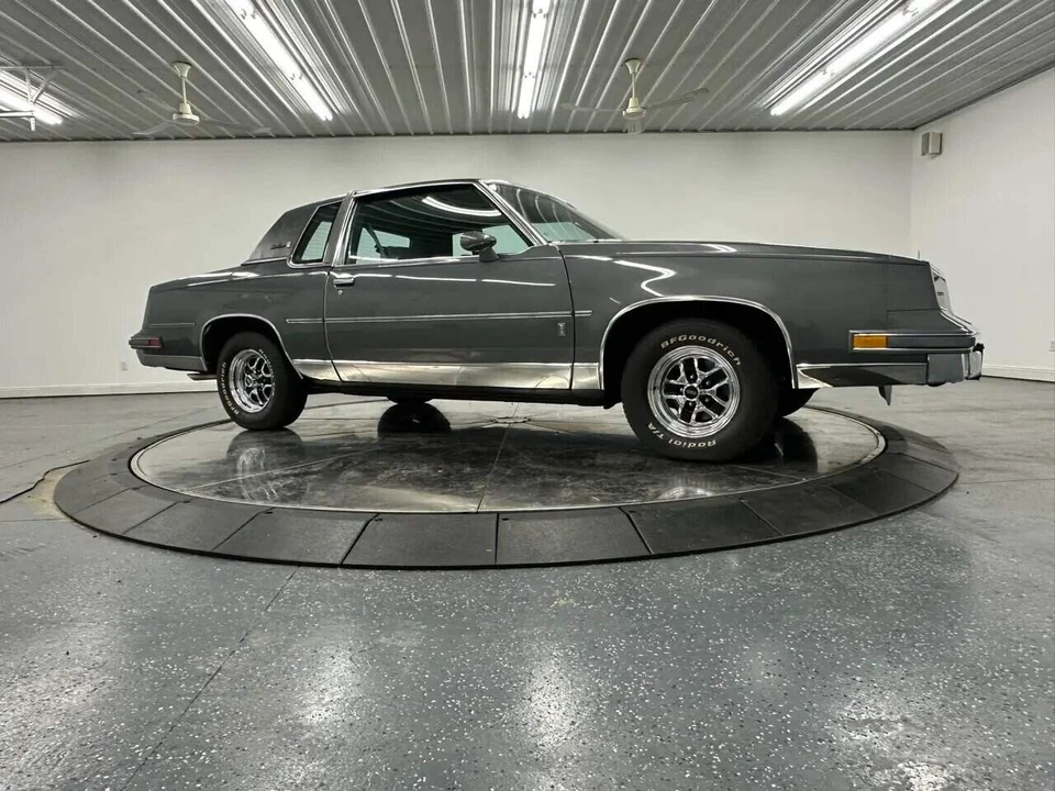 1986 Oldsmobile Cutlass Supreme - Image 16 of 31
