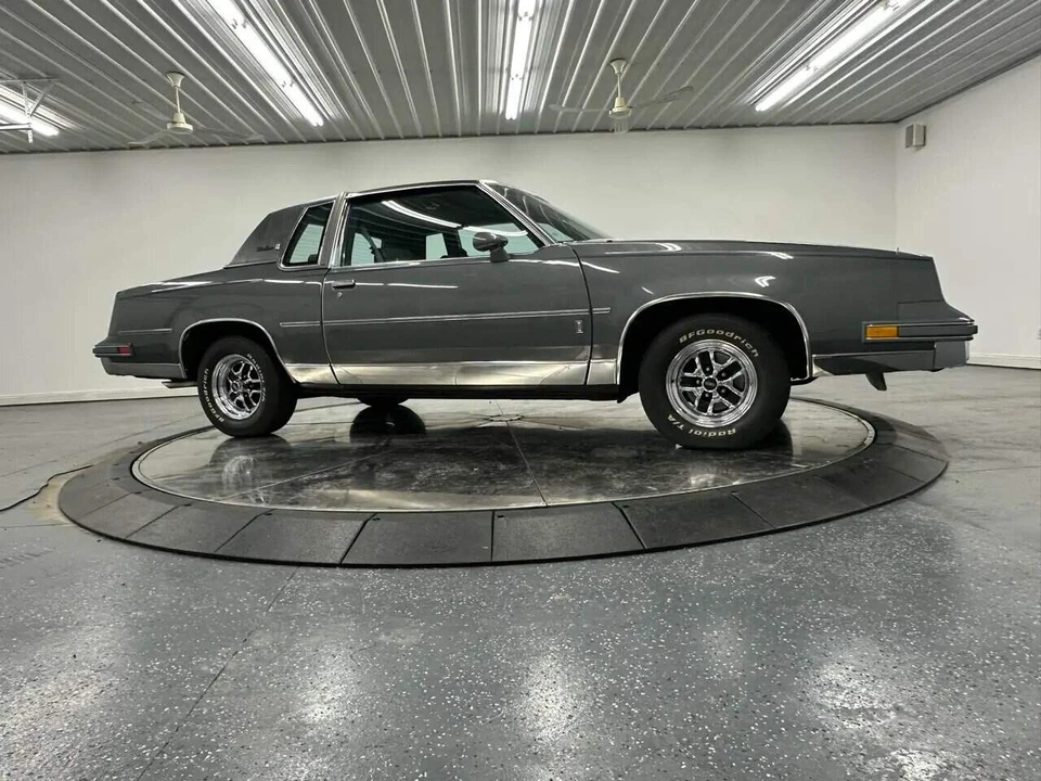 1986 Oldsmobile Cutlass Supreme - Image 17 of 31