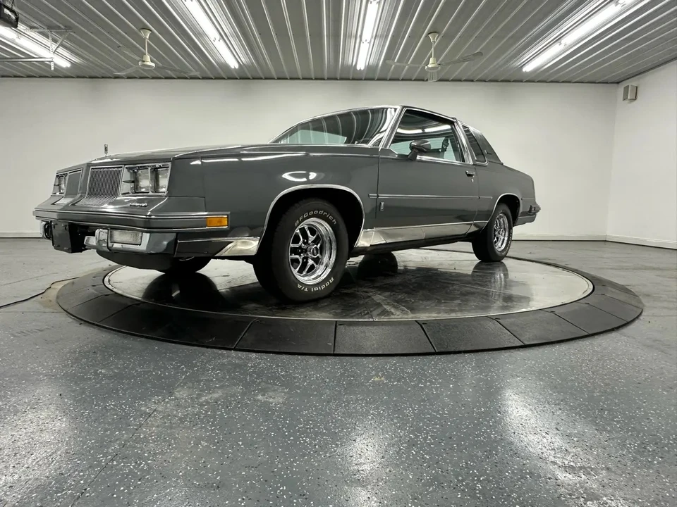 1986 Oldsmobile Cutlass Supreme - Image 4 of 31