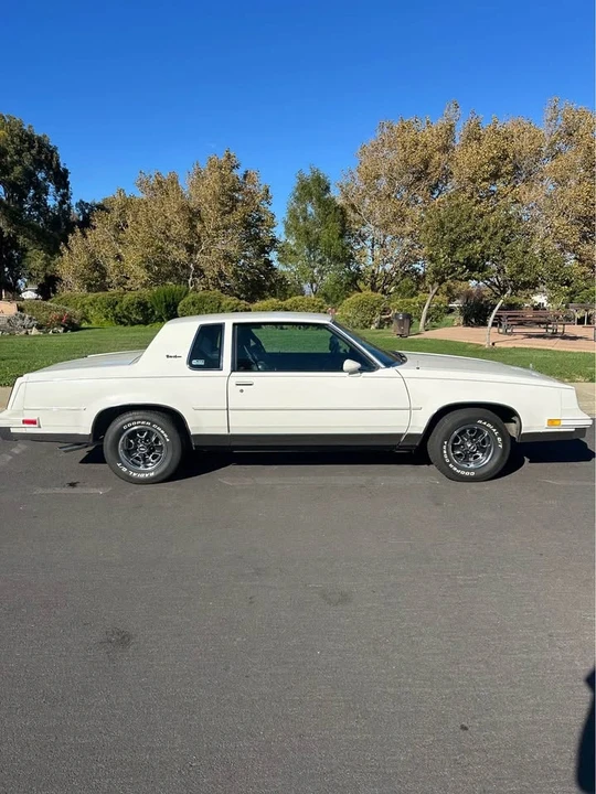1986 Oldsmobile Cutlass 5th Gen - Image 5 of 10