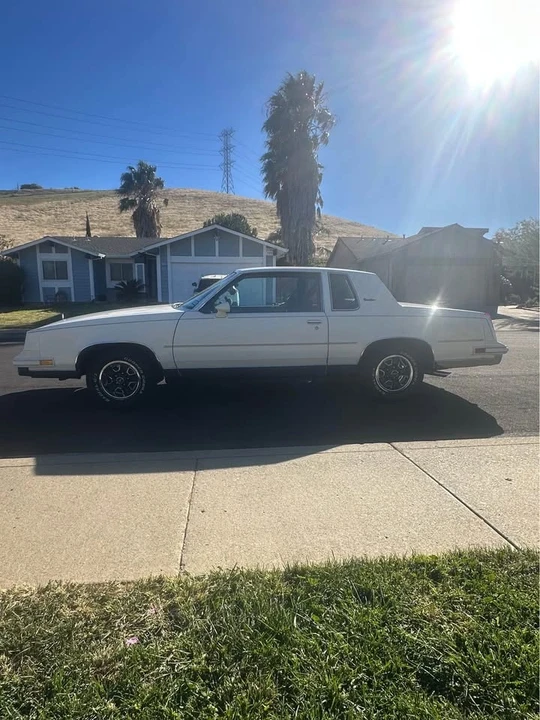 1986 Oldsmobile Cutlass 5th Gen - Image 6 of 10