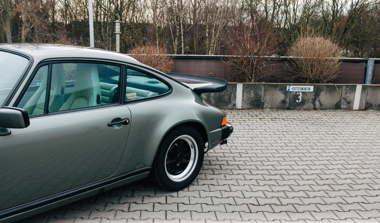 1986 Porsche 911 Carrera 3.2 - Image 23 of 31