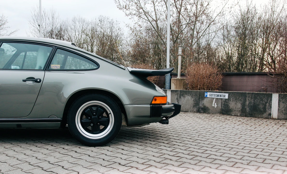 1986 Porsche 911 Carrera 3.2 - Image 25 of 31