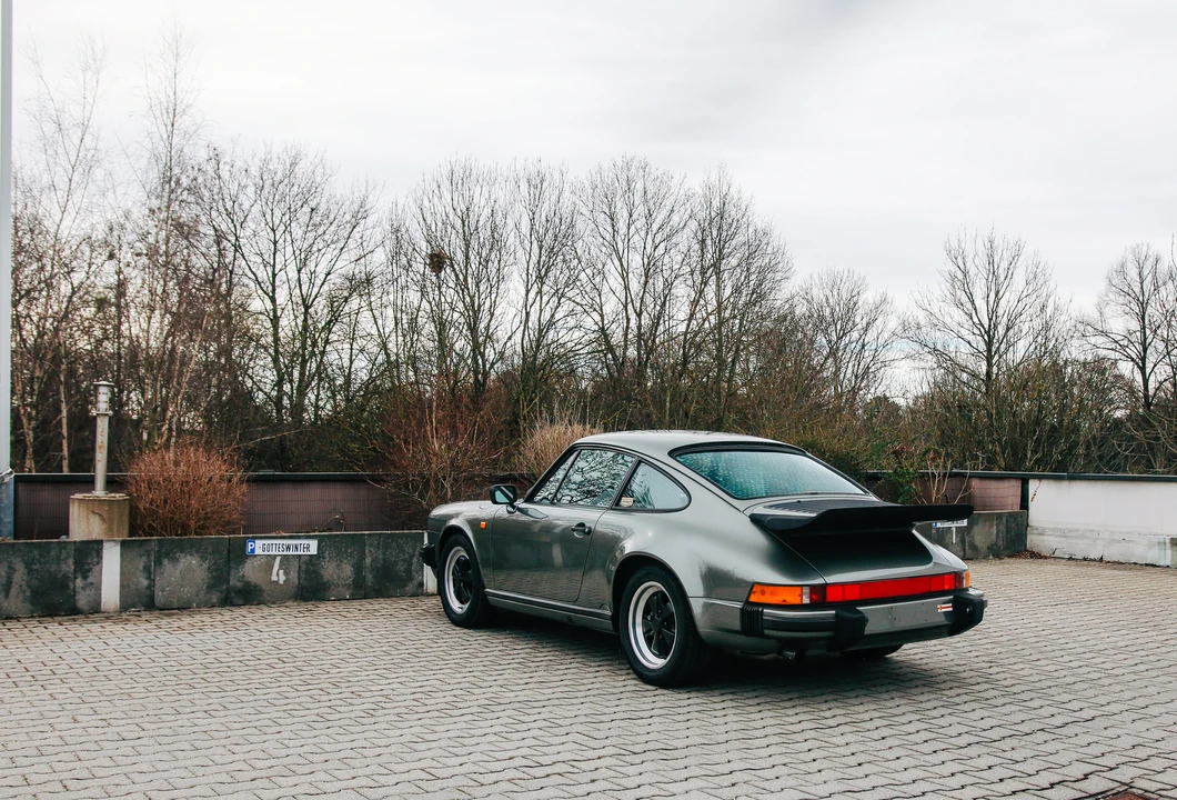 1986 Porsche 911 Carrera 3.2 - Image 12 of 31