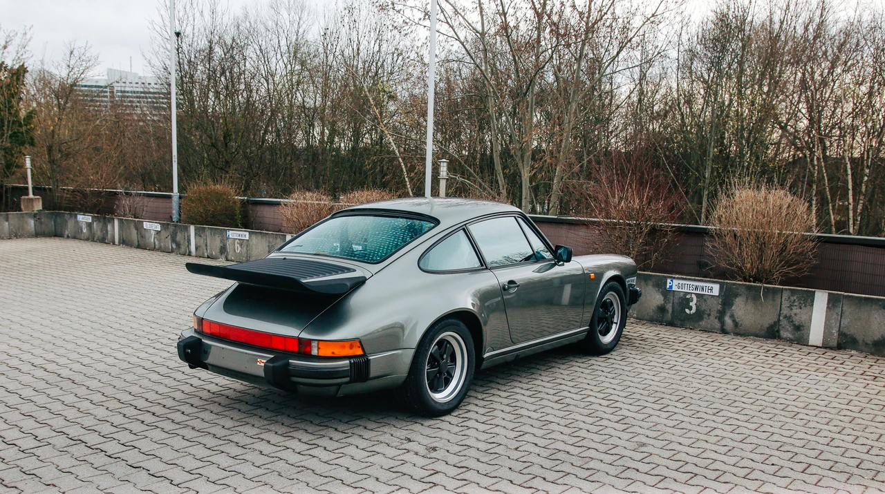 1986 Porsche 911 Carrera 3.2 - Image 15 of 31