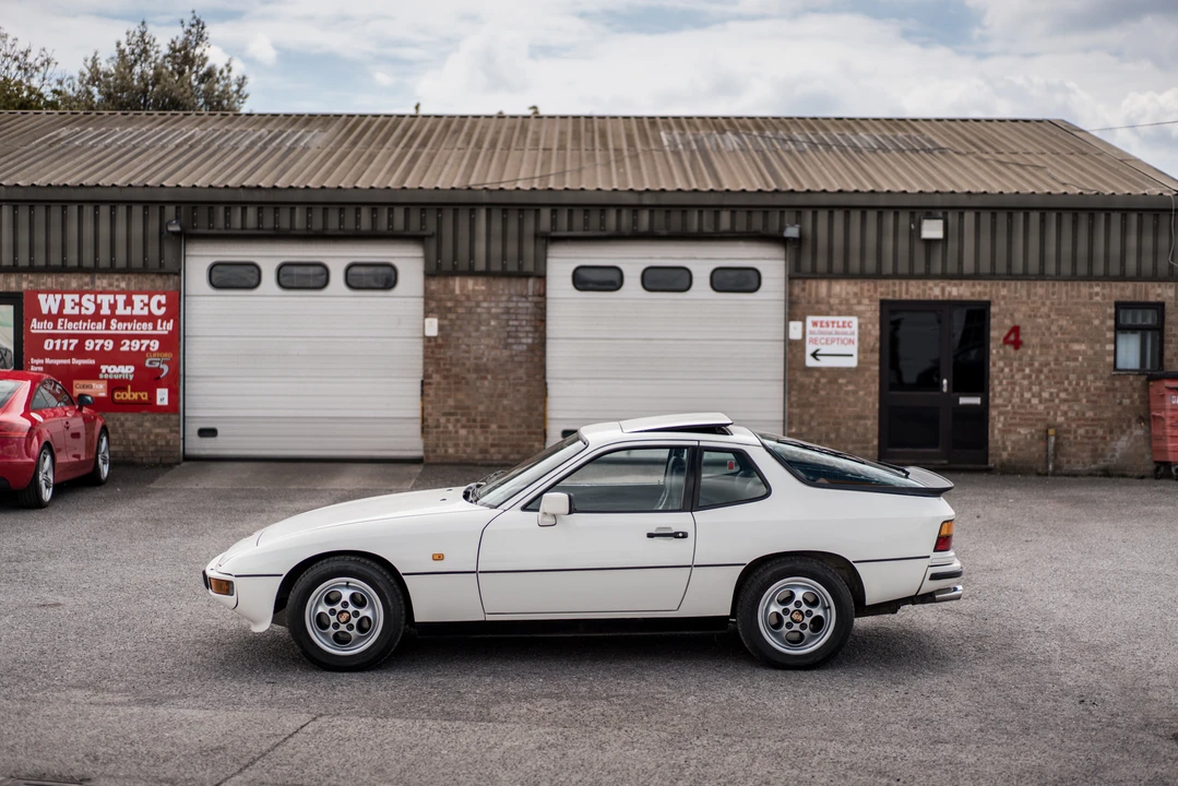 1986 Porsche 924 S - Image 10 of 31