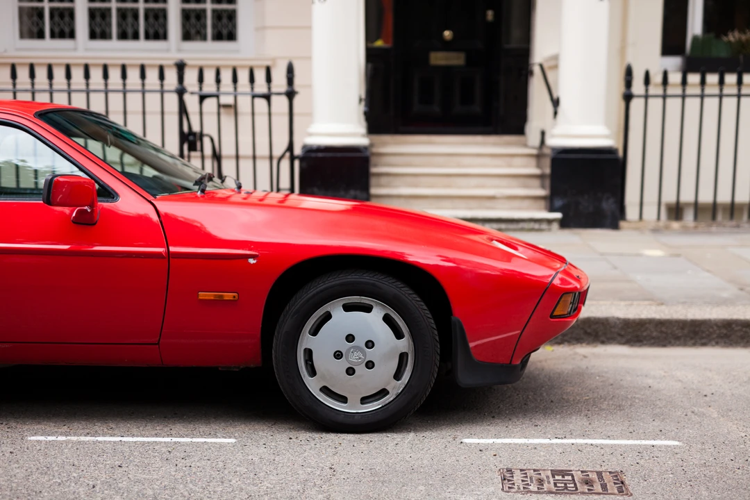 1986 Porsche 928 S - Image 9 of 31