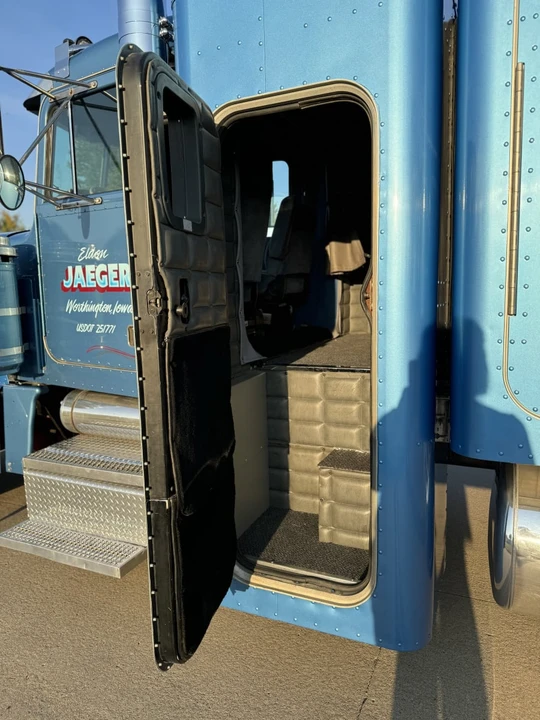 1986 Peterbilt - Image 18 of 30