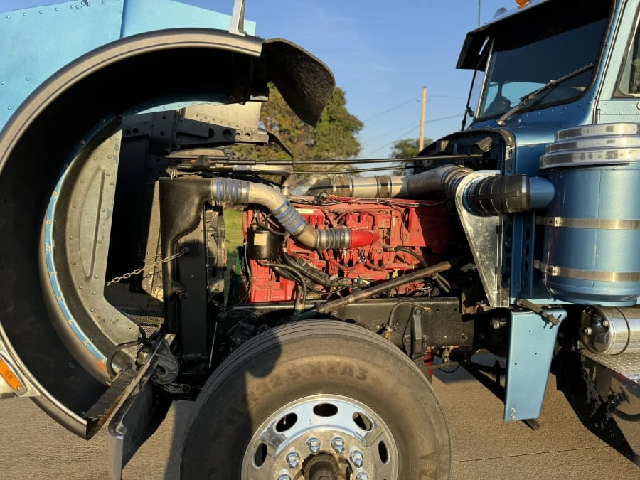 1986 Peterbilt - Image 27 of 30