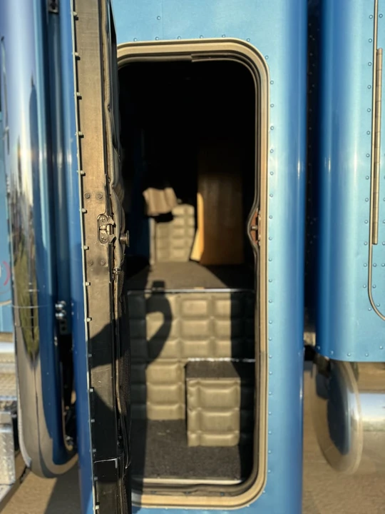 1986 Peterbilt - Image 20 of 30
