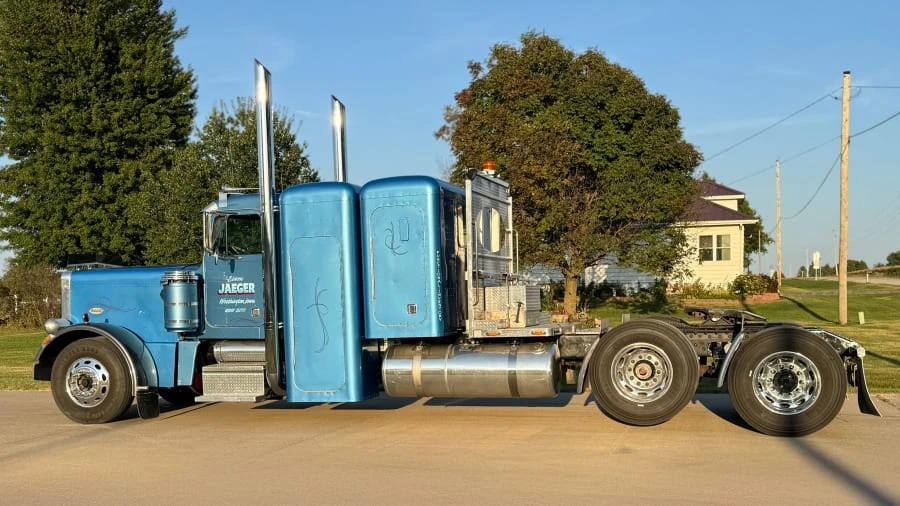 1986 Peterbilt - Image 2 of 30