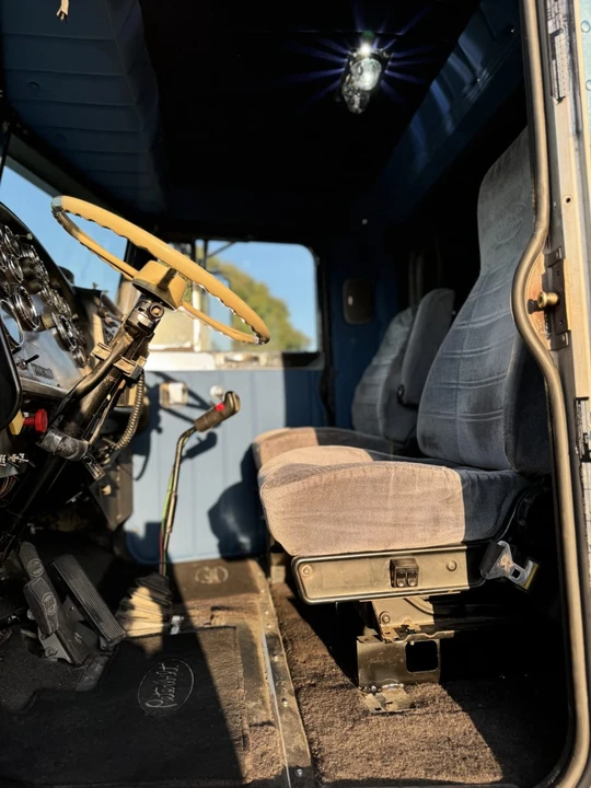 1986 Peterbilt - Image 15 of 30