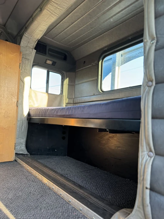 1986 Peterbilt - Image 21 of 30