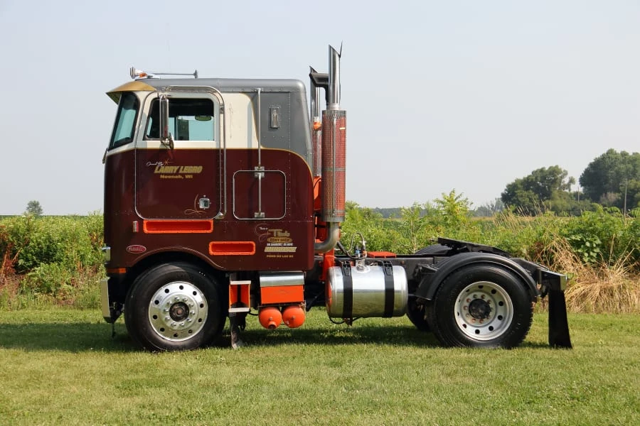 1986 Peterbilt - Image 10 of 25