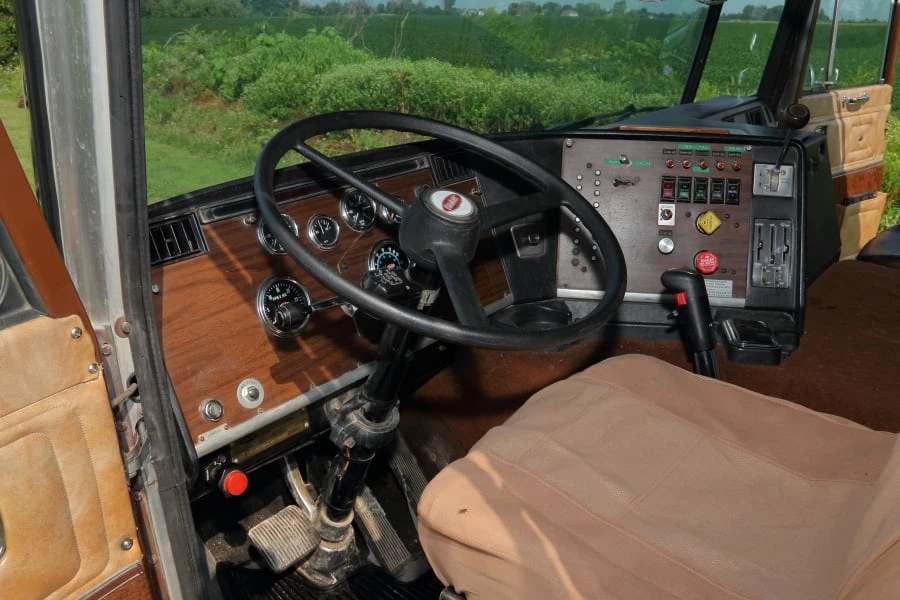 1986 Peterbilt - Image 16 of 25