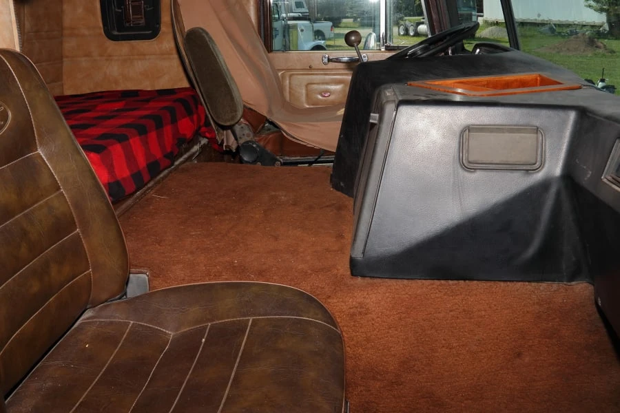 1986 Peterbilt - Image 17 of 25