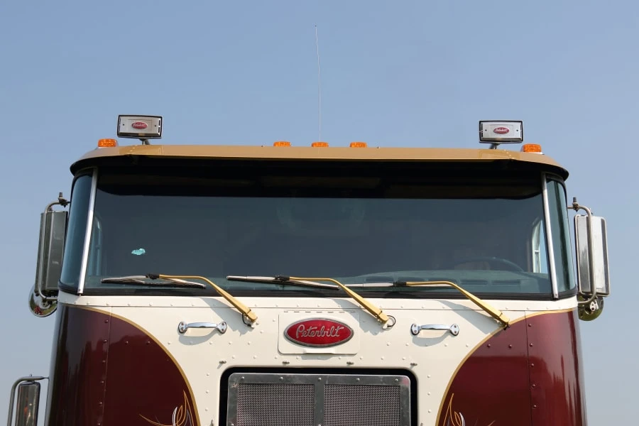 1986 Peterbilt - Image 11 of 25
