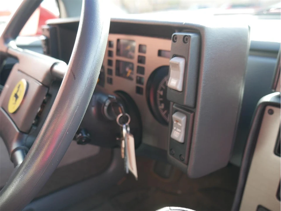 1986 Pontiac Fiero - Image 23 of 31