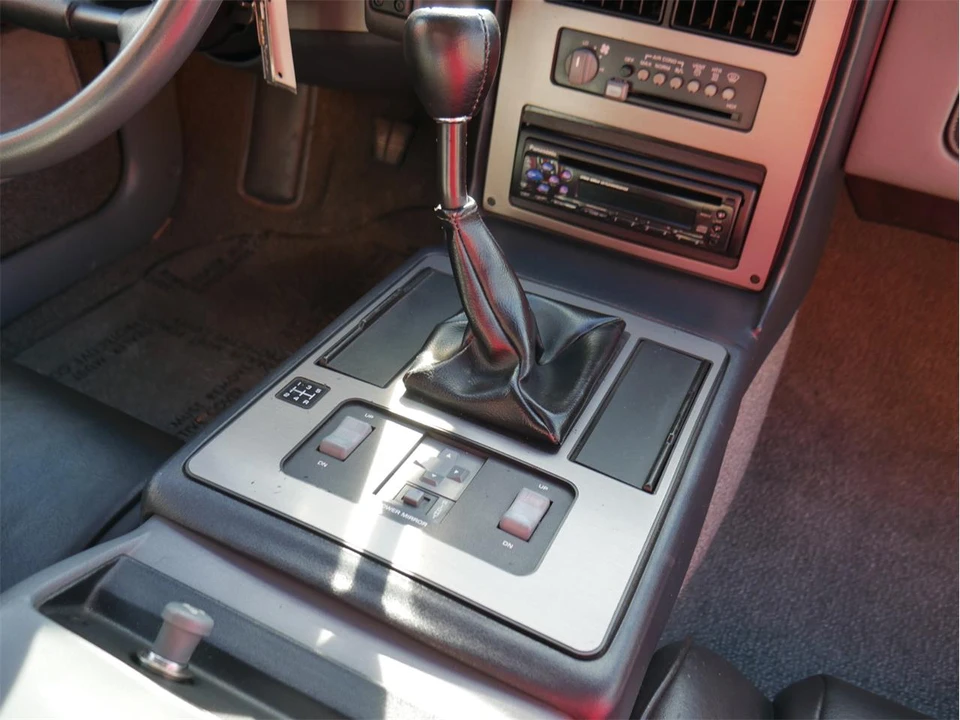 1986 Pontiac Fiero - Image 24 of 31