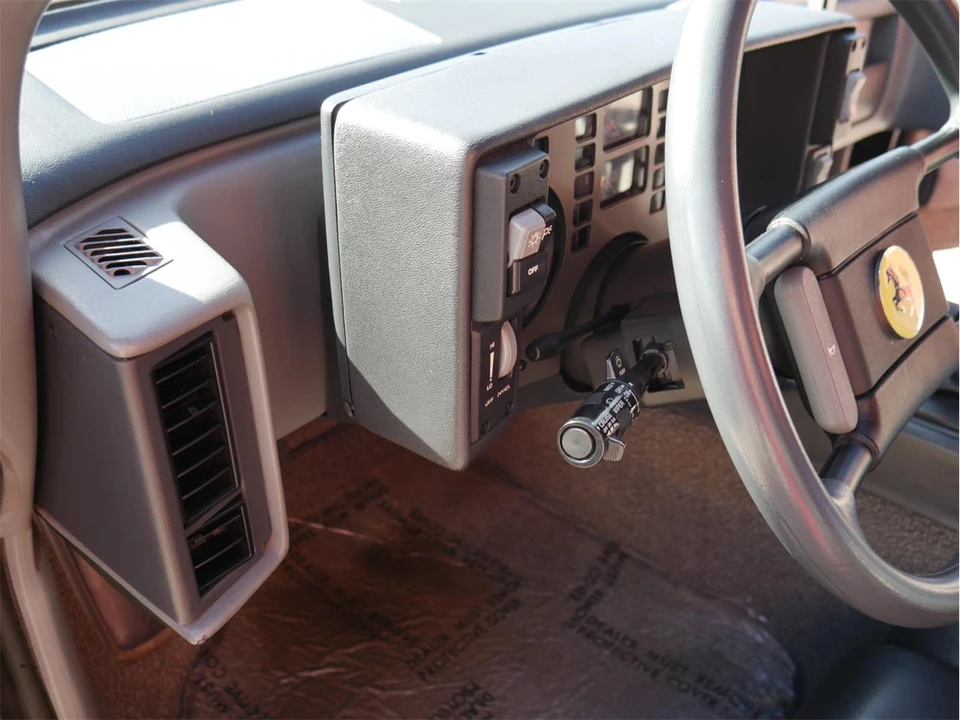 1986 Pontiac Fiero - Image 22 of 31