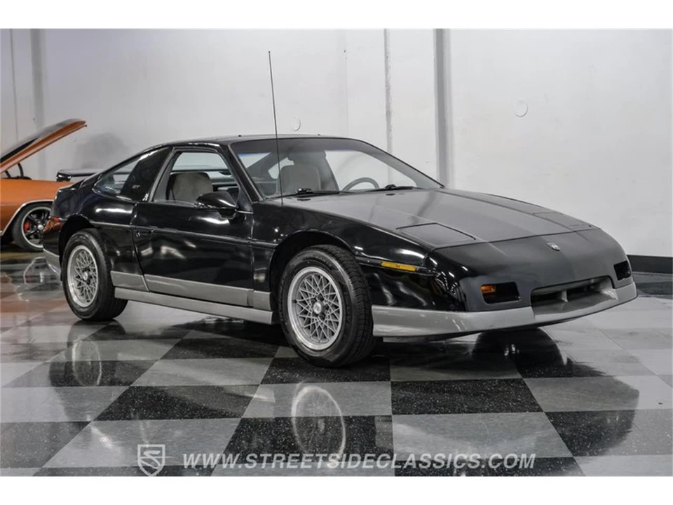 1986 Pontiac Fiero - Image 16 of 31