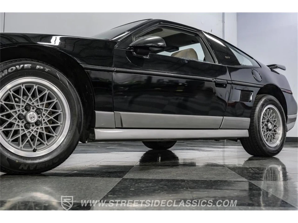 1986 Pontiac Fiero - Image 22 of 31
