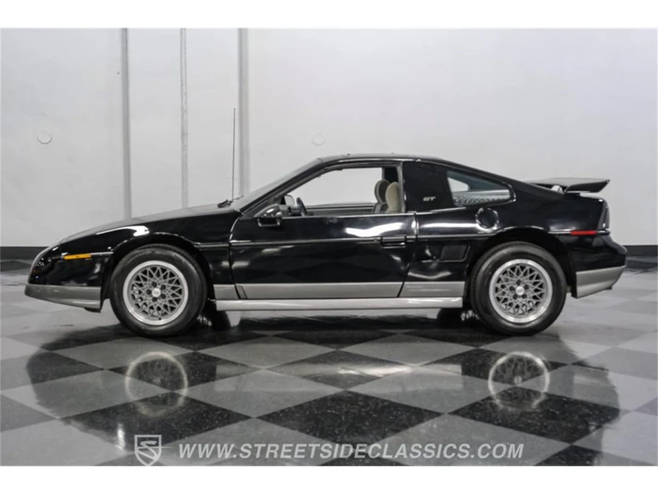 1986 Pontiac Fiero - Image 7 of 31