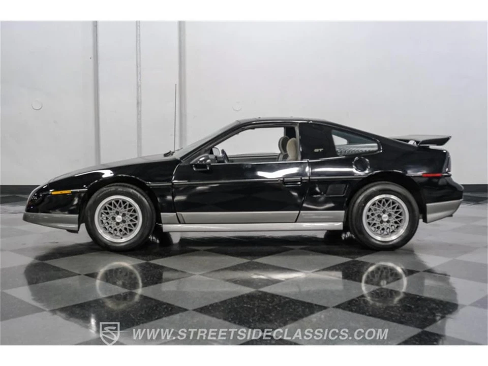 1986 Pontiac Fiero - Image 2 of 31