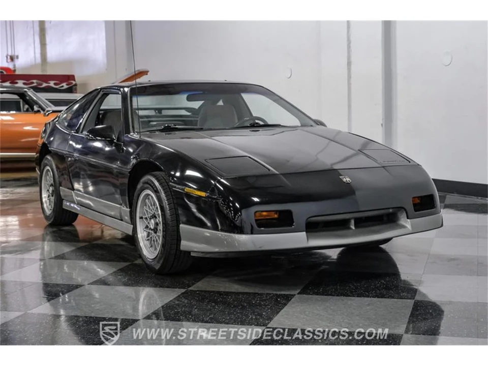 1986 Pontiac Fiero - Image 17 of 31