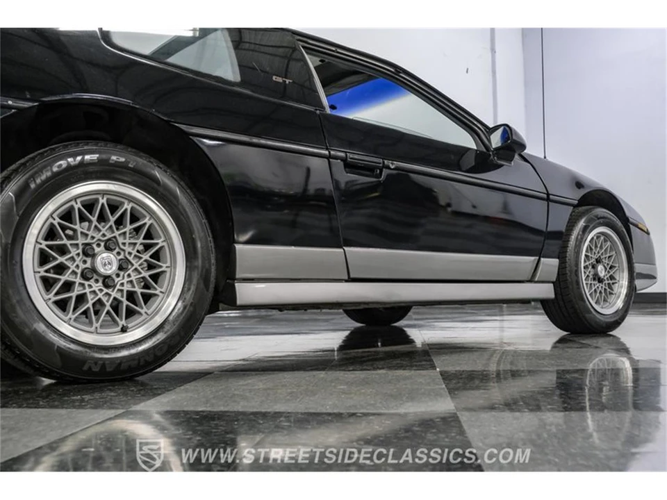 1986 Pontiac Fiero - Image 28 of 31