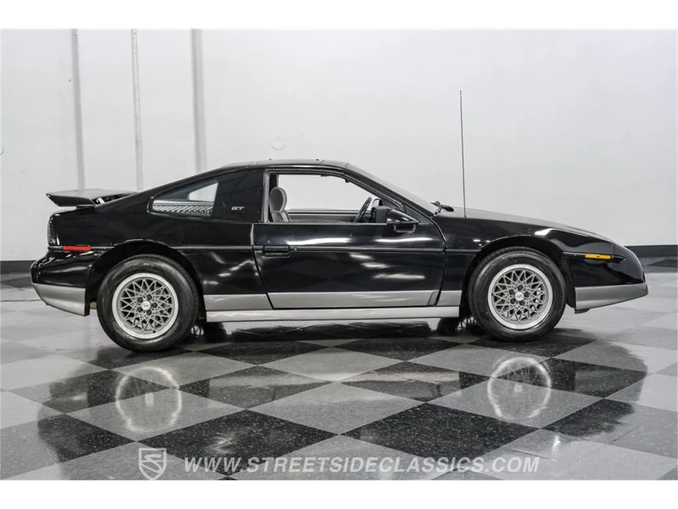1986 Pontiac Fiero - Image 14 of 31
