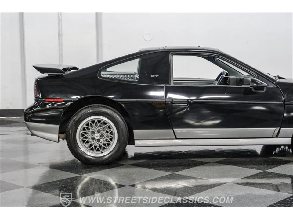 1986 Pontiac Fiero - Image 29 of 31