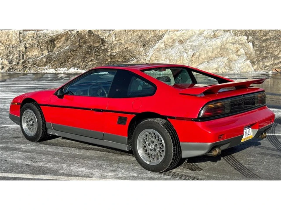 1986 Pontiac Fiero - Image 6 of 31