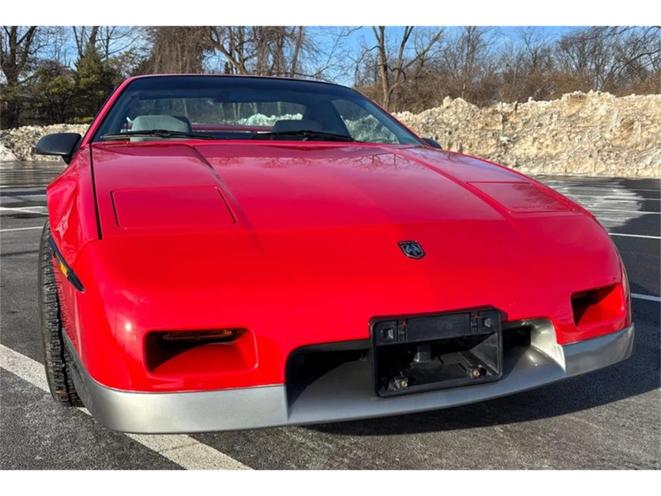 1986 Pontiac Fiero - Image 26 of 31