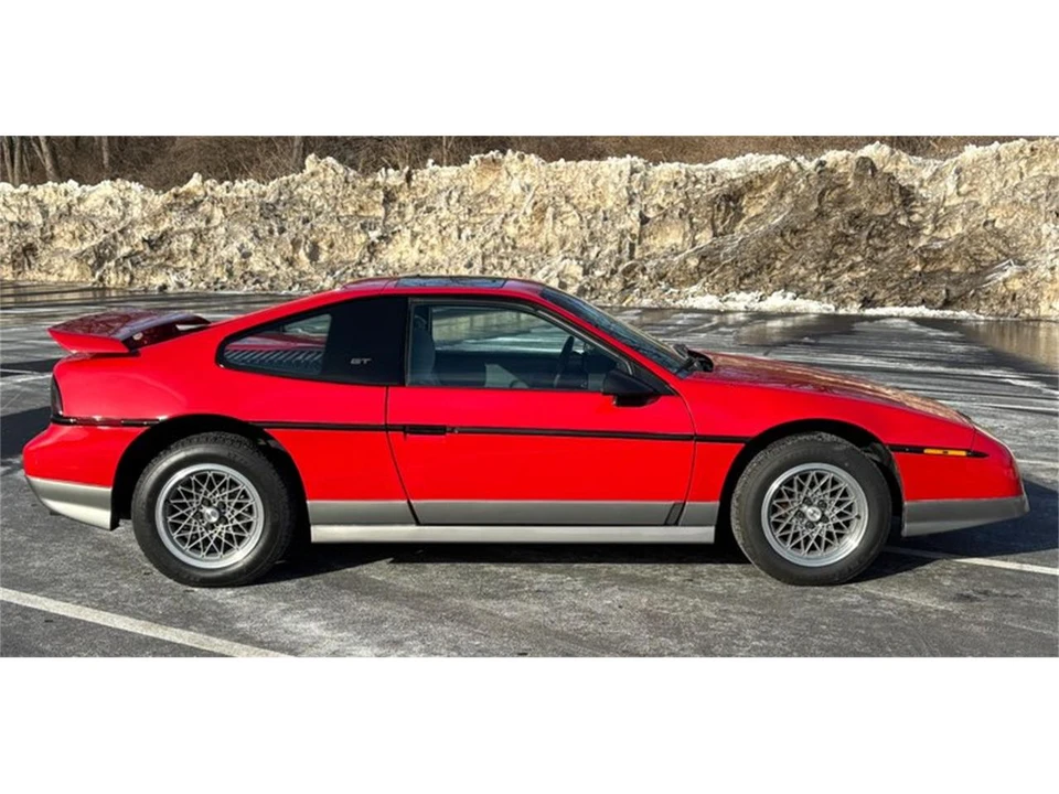 1986 Pontiac Fiero - Image 31 of 31
