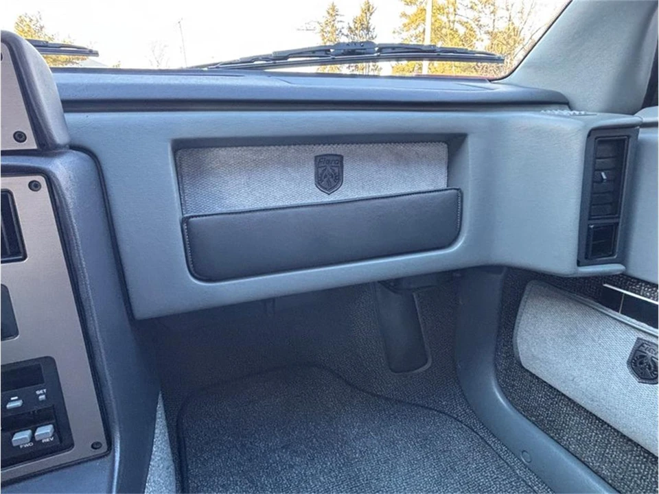 1986 Pontiac Fiero - Image 18 of 31