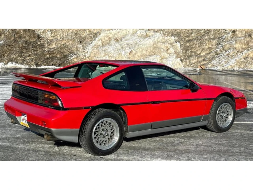 1986 Pontiac Fiero - Image 3 of 31