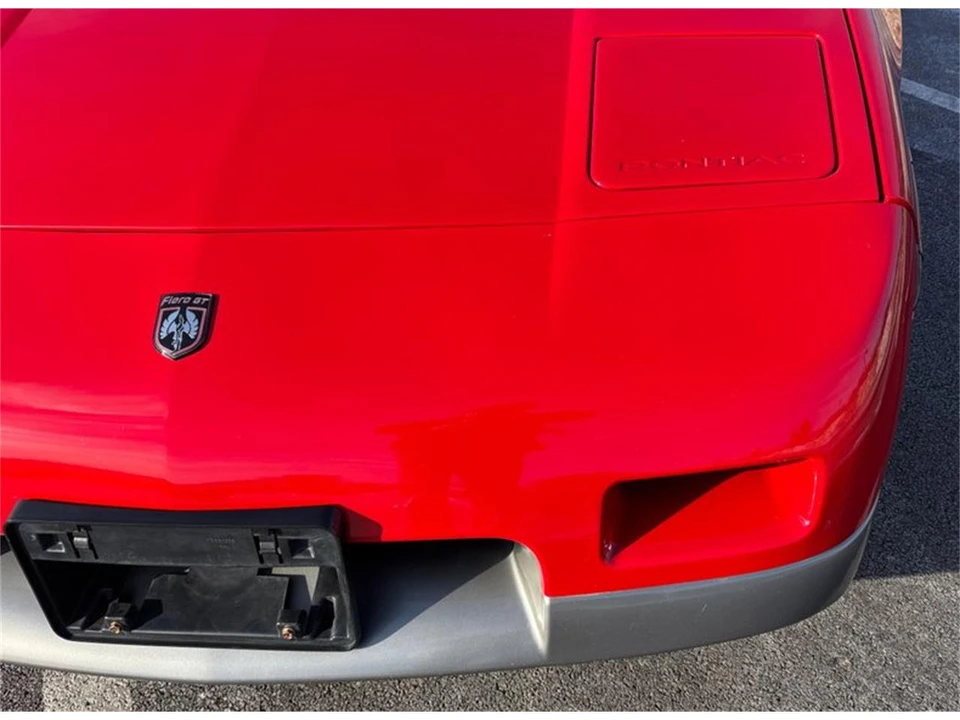 1986 Pontiac Fiero - Image 23 of 31