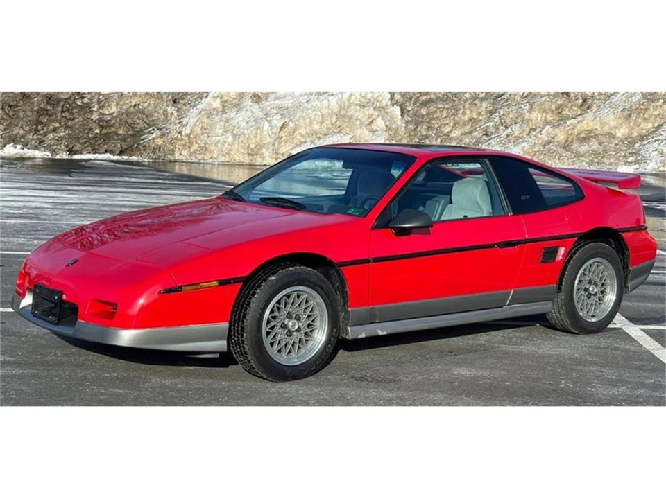 1986 Pontiac Fiero - Image 4 of 31