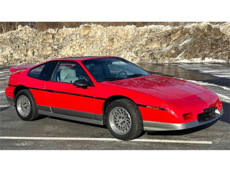 1986 Pontiac Fiero - Image 29 of 31