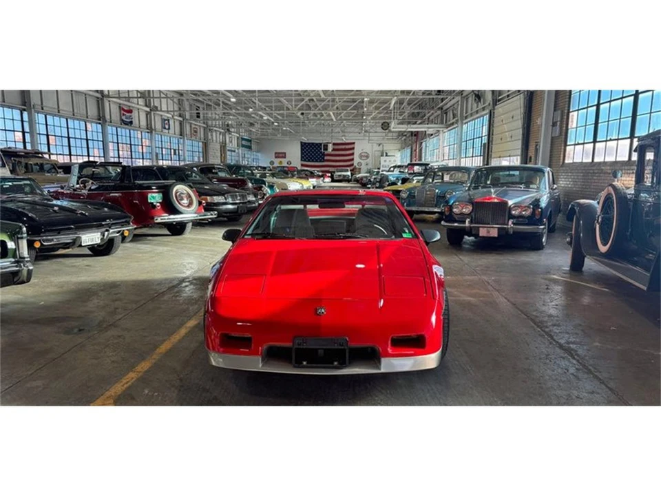 1986 Pontiac Fiero - Image 14 of 31