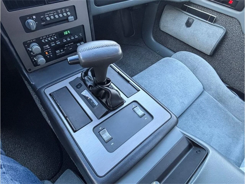 1986 Pontiac Fiero - Image 20 of 31