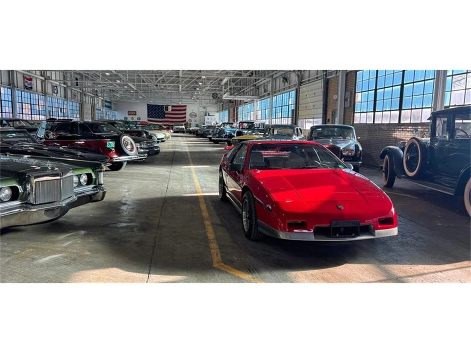 1986 Pontiac Fiero - Image 15 of 31