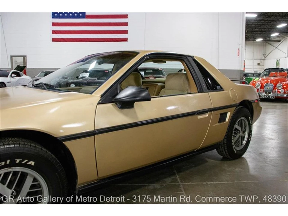1986 Pontiac Fiero - Image 19 of 31